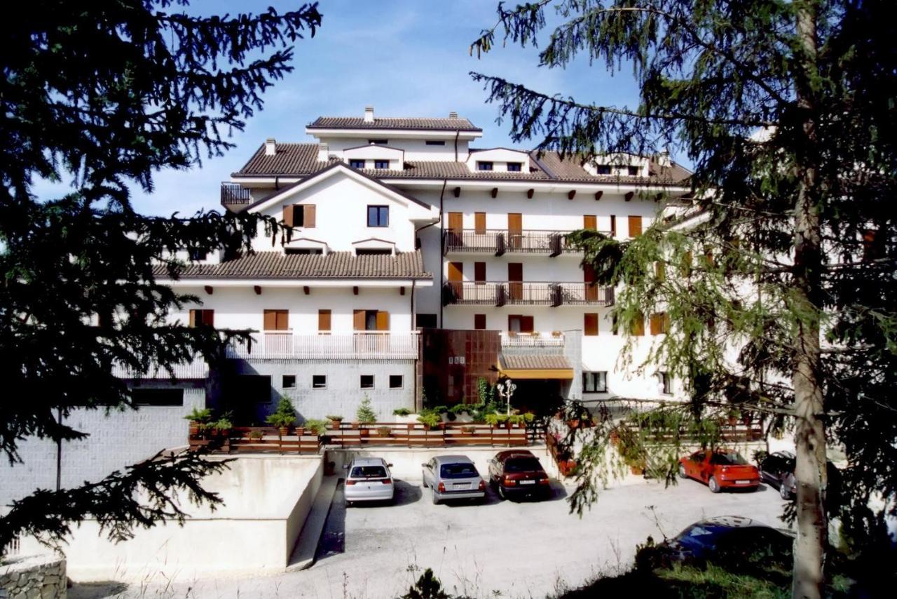 Grand Hotel Delle Rocche Rocca di Mezzo Exterior photo